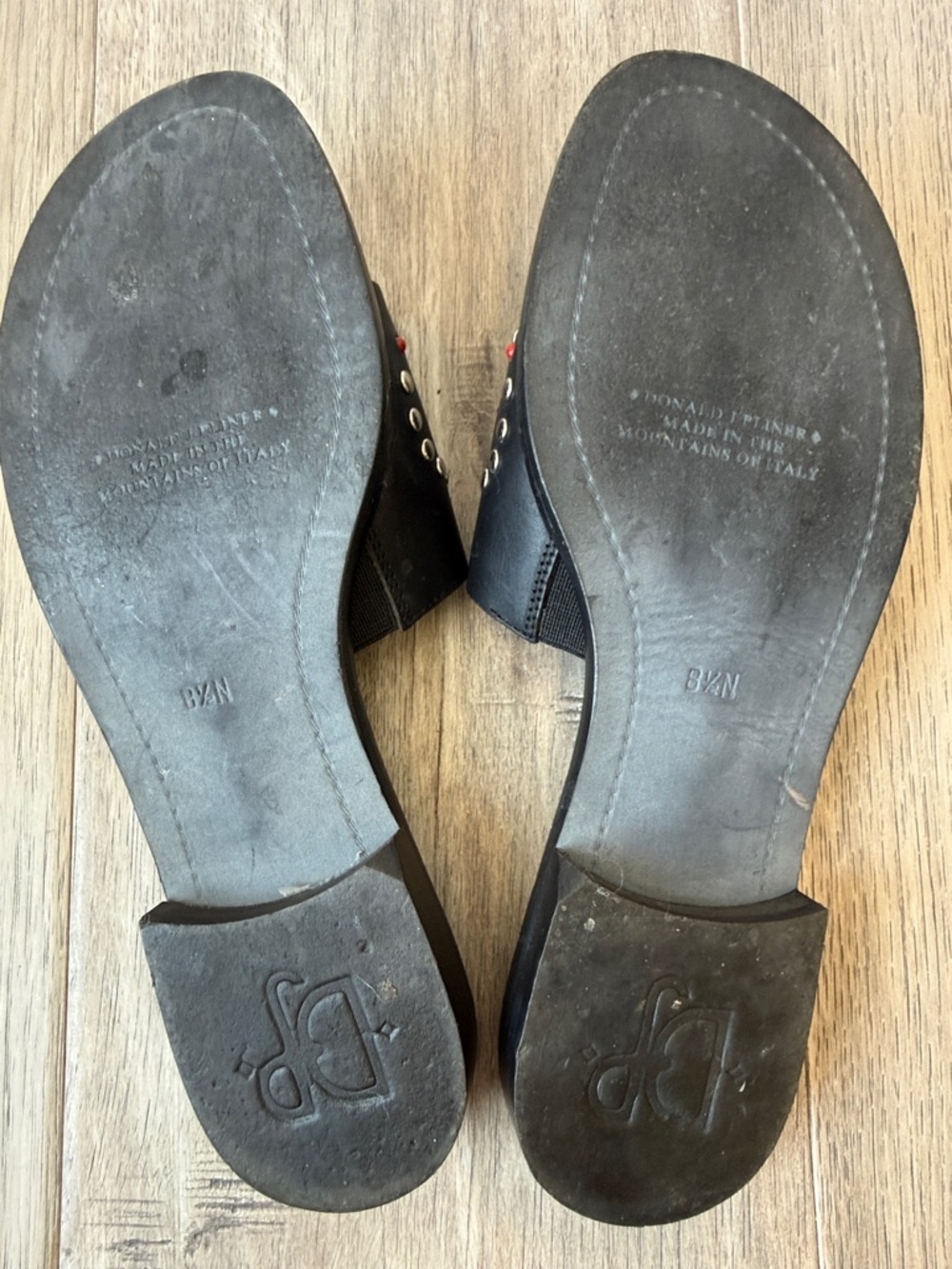 Donald J Pliner Black Slip On Red Coral Low Heels Sandals - Picture 4 of 4